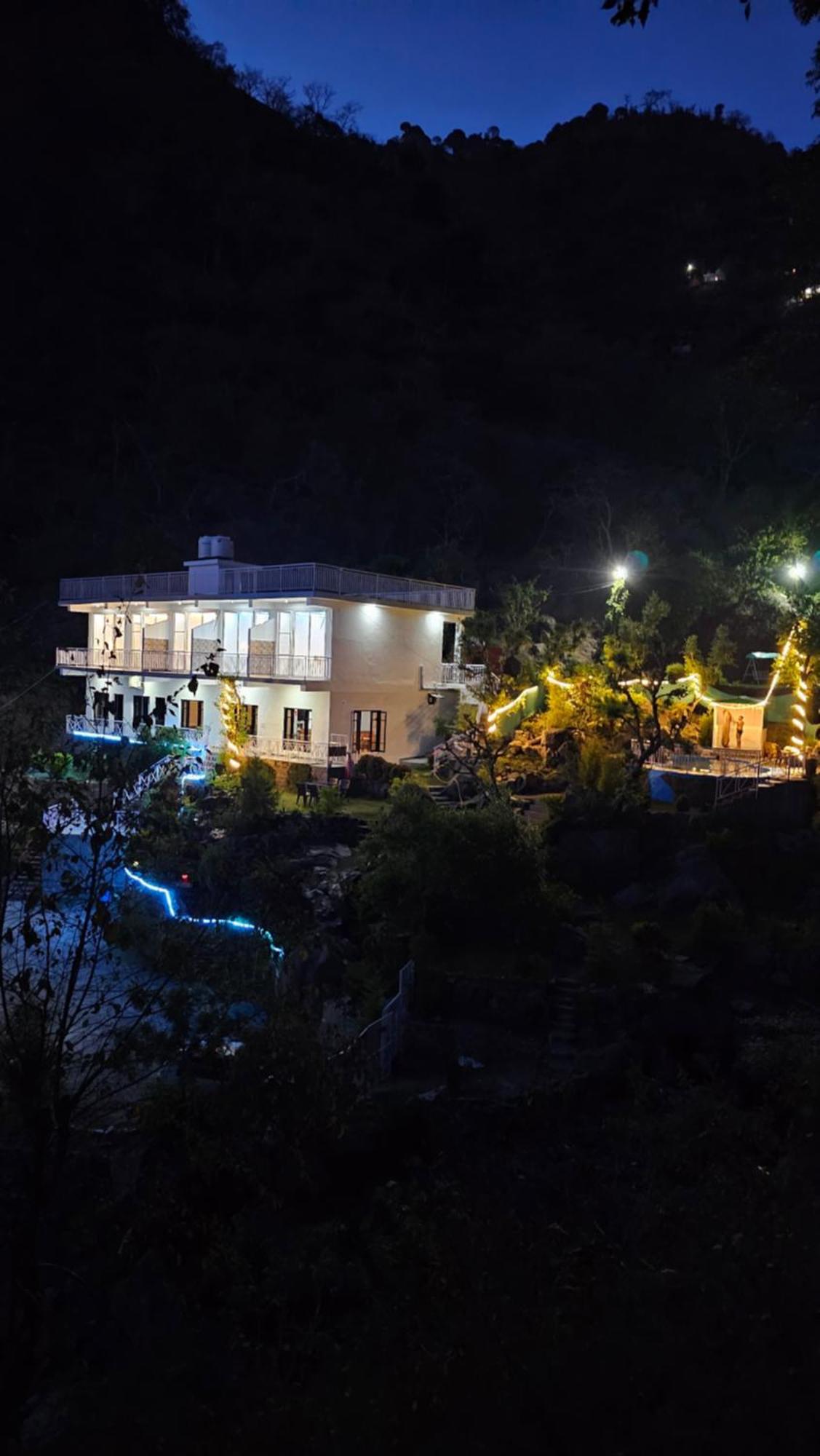 On The Rocks Hotel Kasauli Exterior foto