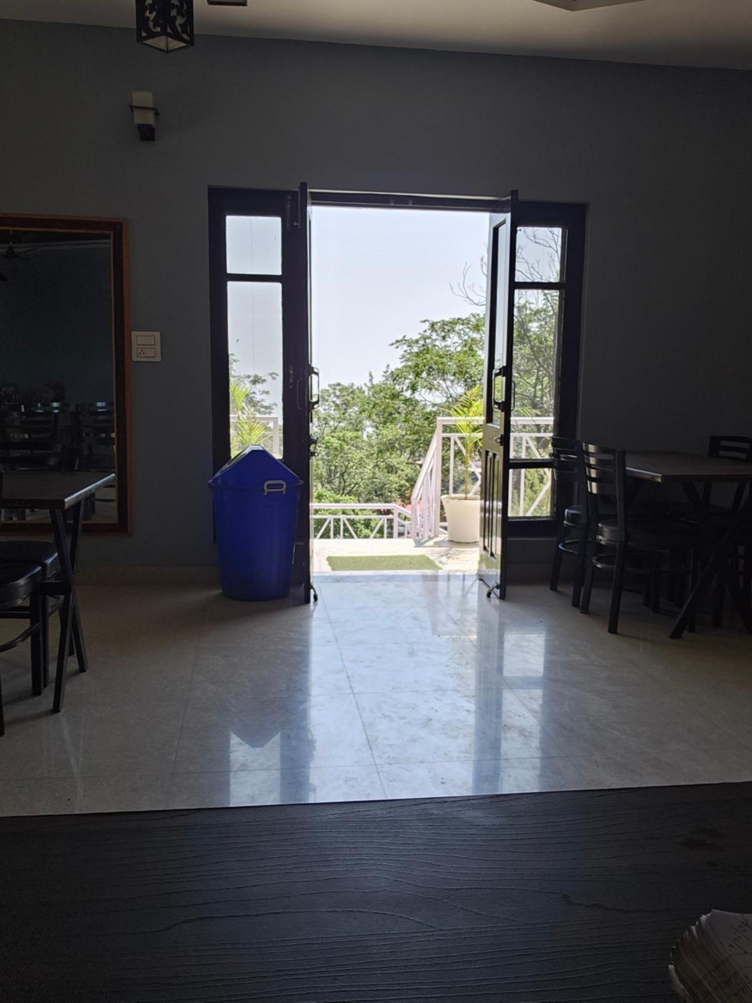 On The Rocks Hotel Kasauli Exterior foto