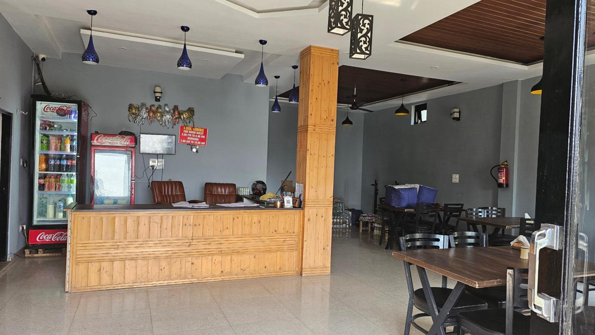 On The Rocks Hotel Kasauli Exterior foto