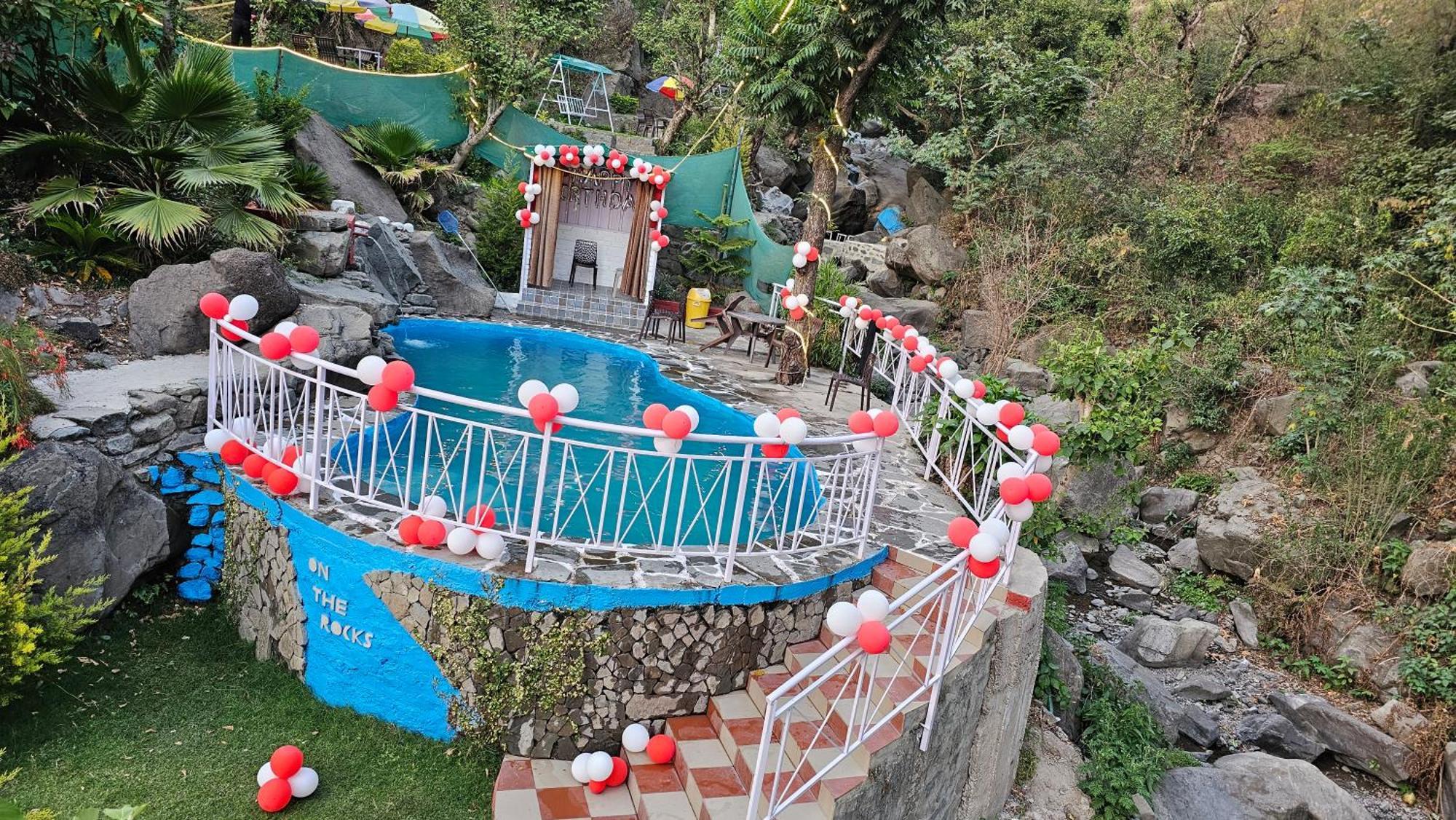 On The Rocks Hotel Kasauli Exterior foto