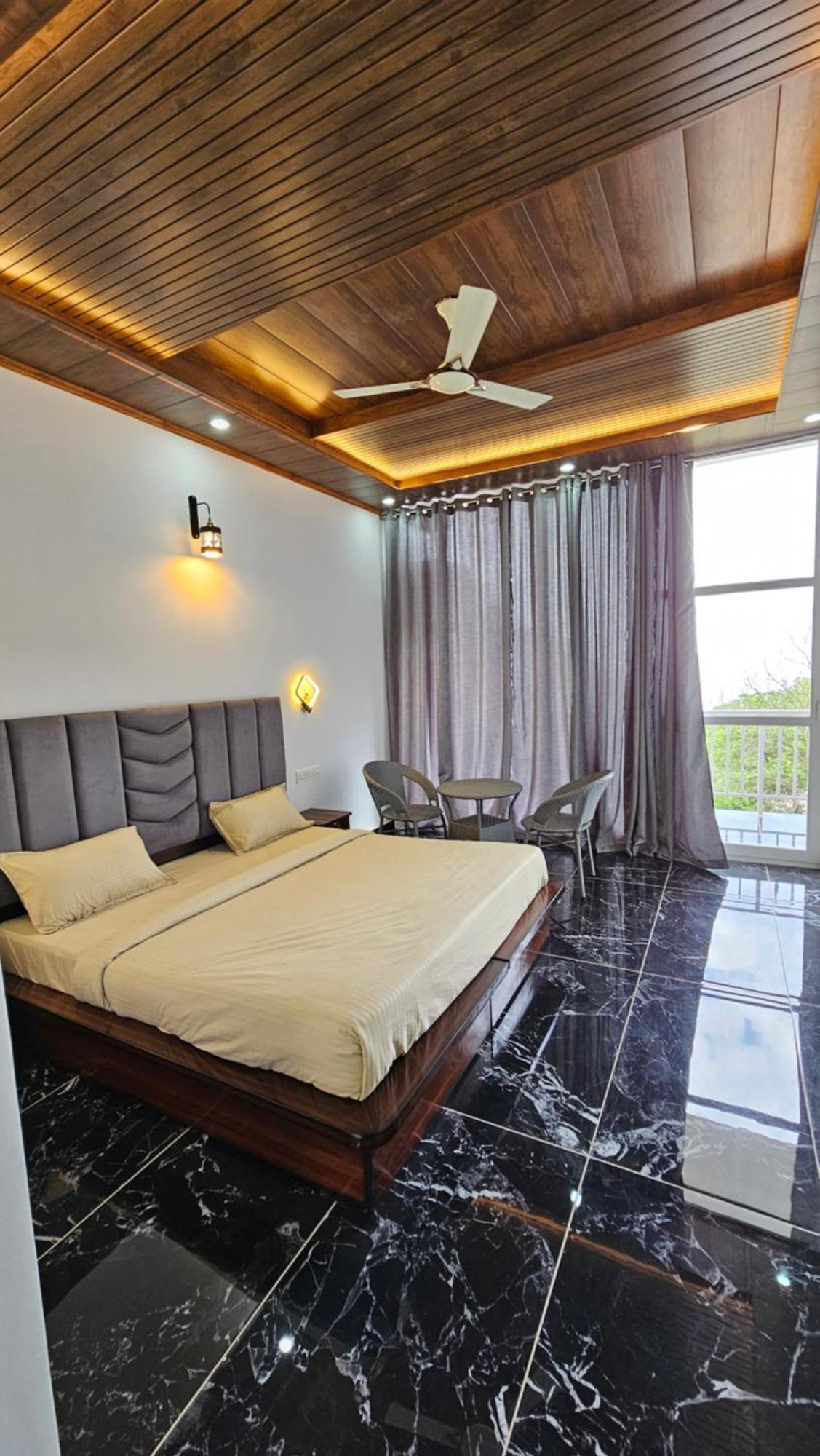 On The Rocks Hotel Kasauli Exterior foto